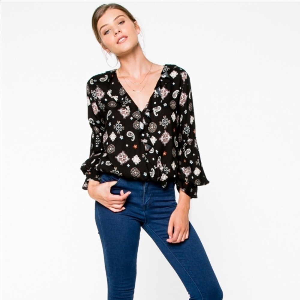 NWT NEVER WORN BLACK EVERLY TOP